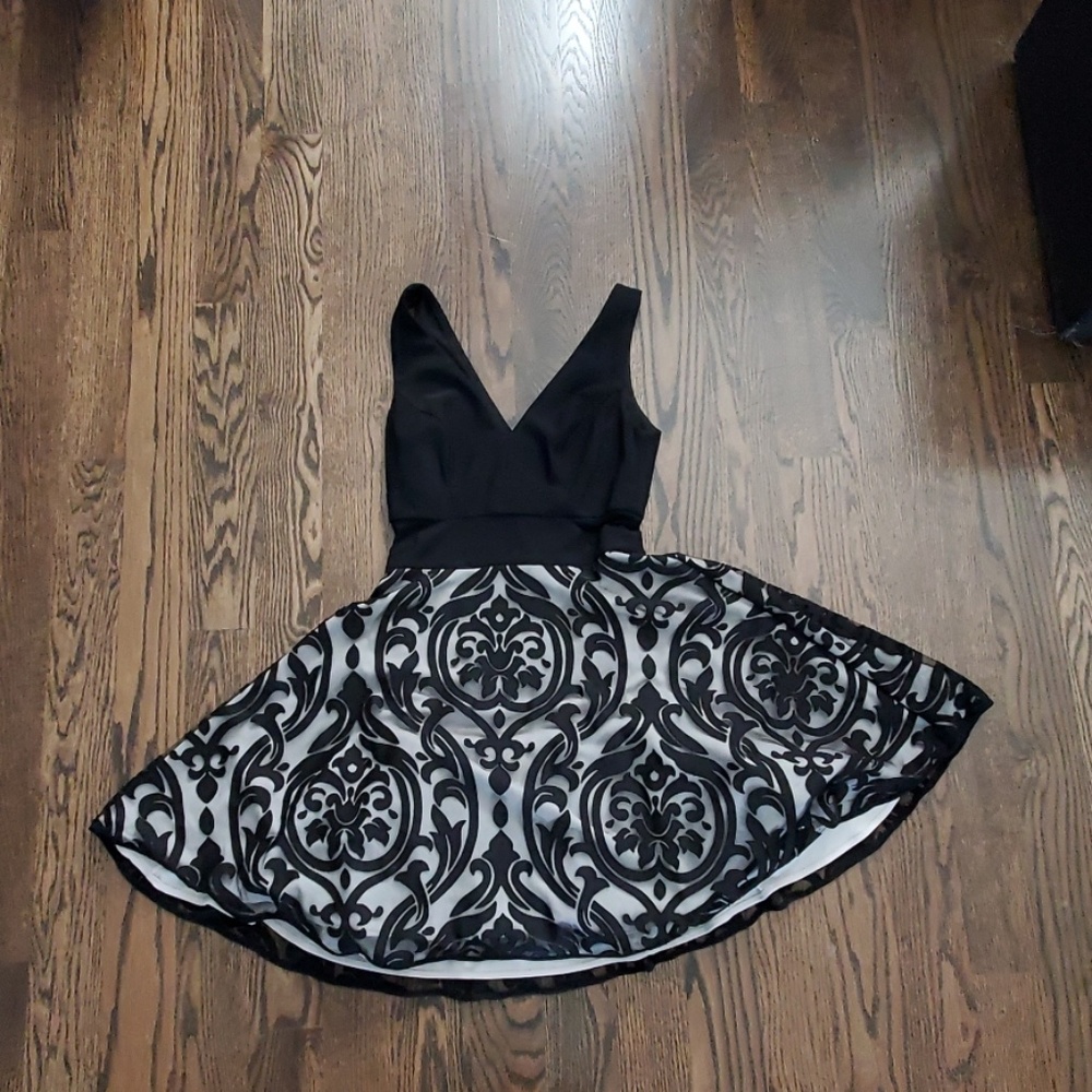 Dress - Picture 3 of 6